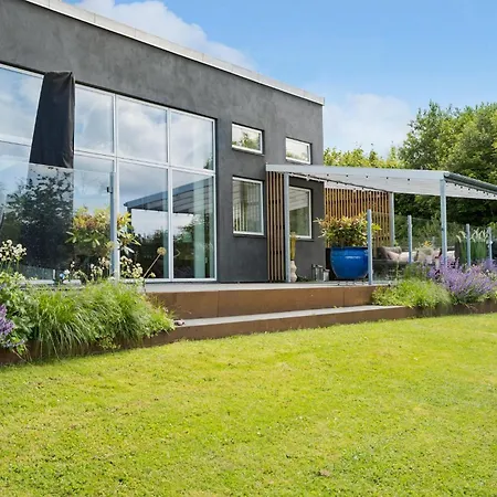 2 Bedroom Beautiful In Holiday home